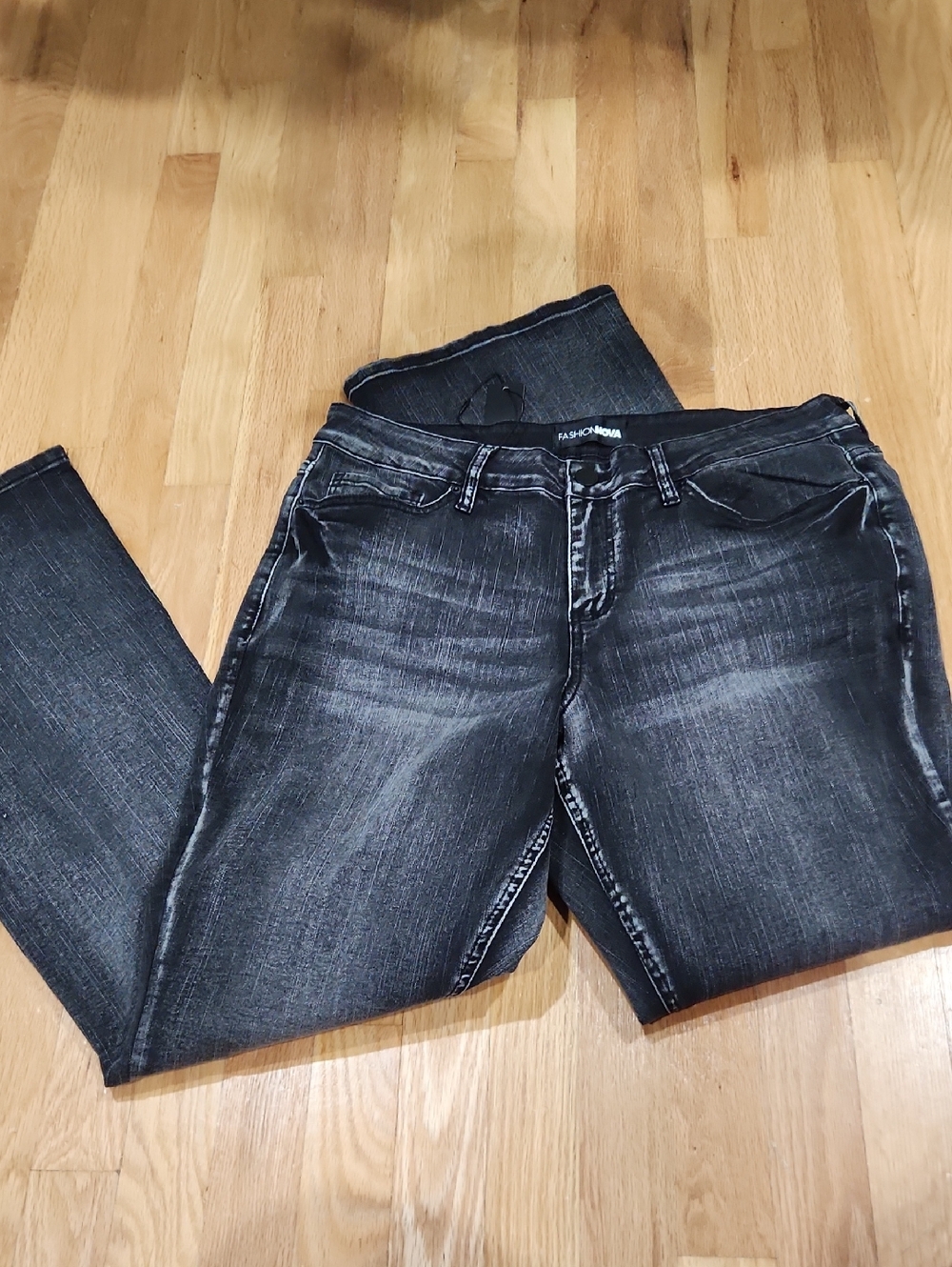 Fashion Nova Women's Black Washed  Jeans